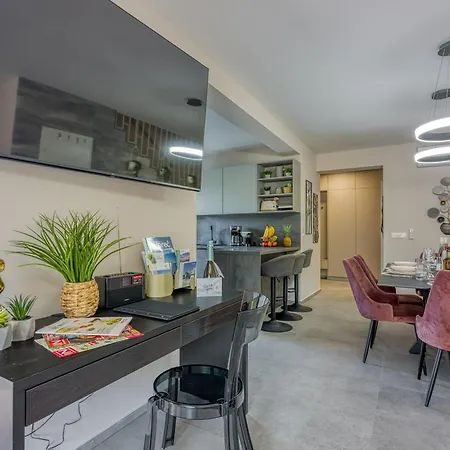 Aria With Heated Pool And Whirlpool - Happy Apartman Poreč