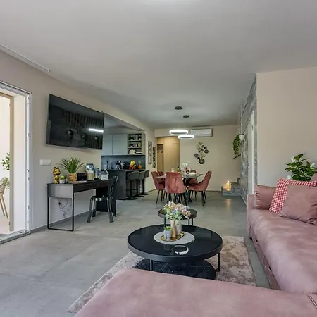 Aria With Heated Pool And Whirlpool - Happy Apartman *