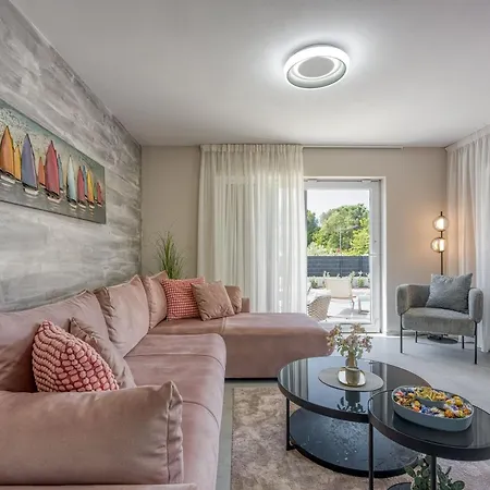 Hébergement de vacances Aria With Heated Pool And Whirlpool - Happy