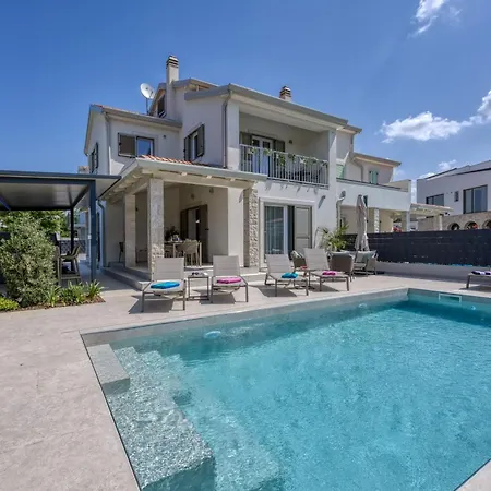 度假居 Aria With Heated Pool And Whirlpool - Happy