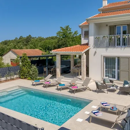Hébergement de vacances Aria With Heated Pool And Whirlpool - Happy Poreč